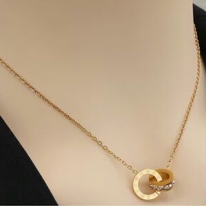 Elegant Interlocking Necklace